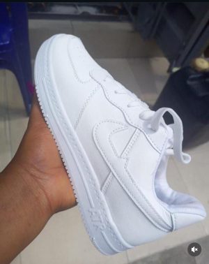NIKE SNEAKERS