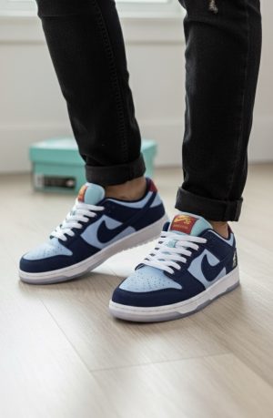 NIKE SNEAKERS
