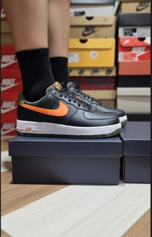 NIKE SNEAKERS