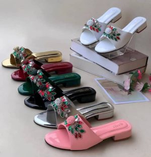 MAX SELECTION SLIPPERS